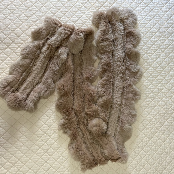 Mitchies Rabbit Ruffle Scarf - Picture 3 of 5